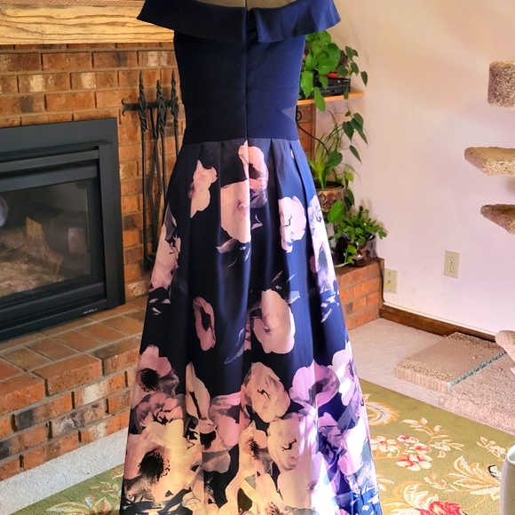 Evening gown, off the shoulder, navy and lilac floral, 6P - Picture 2 of 7